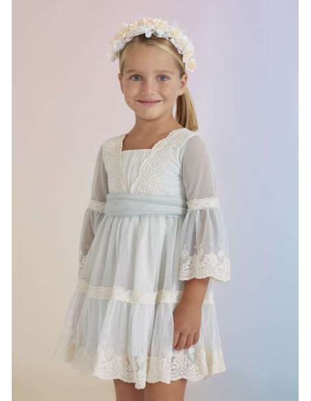 Vestido de tul bordado con puntillas para niña.