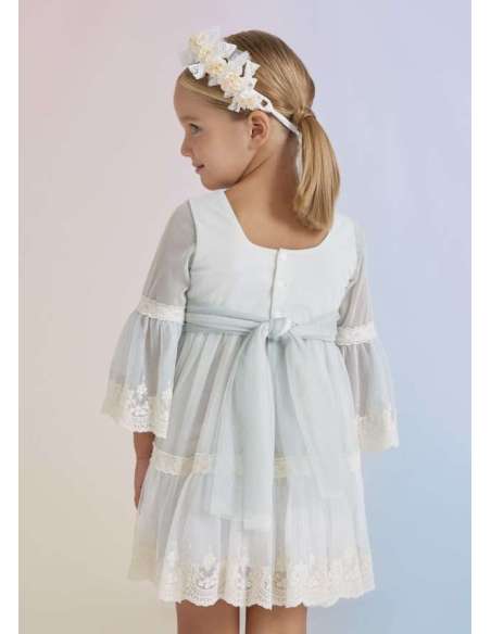 Vestido de tul bordado con puntillas para niña.
