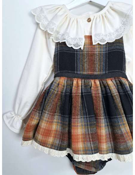 Ranita Julia Cuadros (sin blusa)