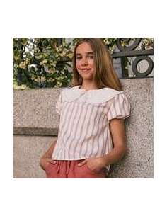 Blusa de niña blanca con rayas rojas
