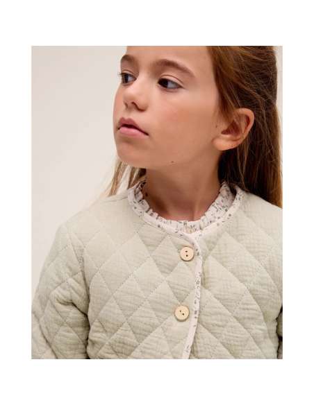 Chaqueta de niña acolchada en verde con bolsillos