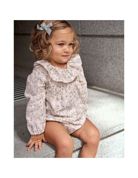 Ranita de bebé niña color crudo con estampado floral verde