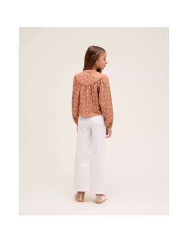 Blusa de niña naranja con estampado de hojas