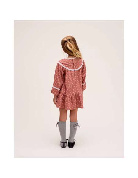 Vestido de niña color teja con estampado de hojas