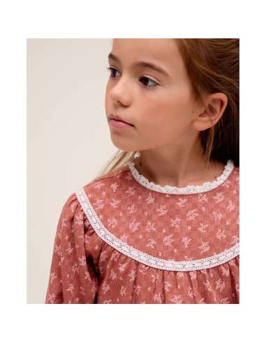 Vestido de niña color teja con estampado de hojas