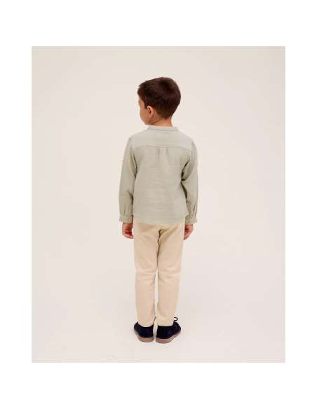 Camisa de niño de muselina verde con cuello mao