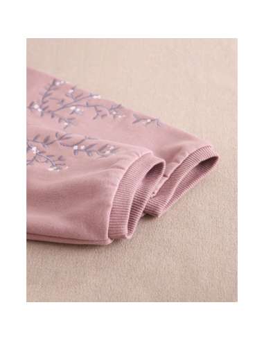 Sudadera de niña en rosa con bordados en las mangas