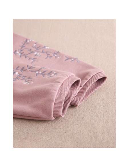 Sudadera de niña en rosa con bordados en las mangas