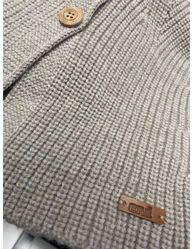 ABRIGO CUELLO VUELTO Y BOTONES